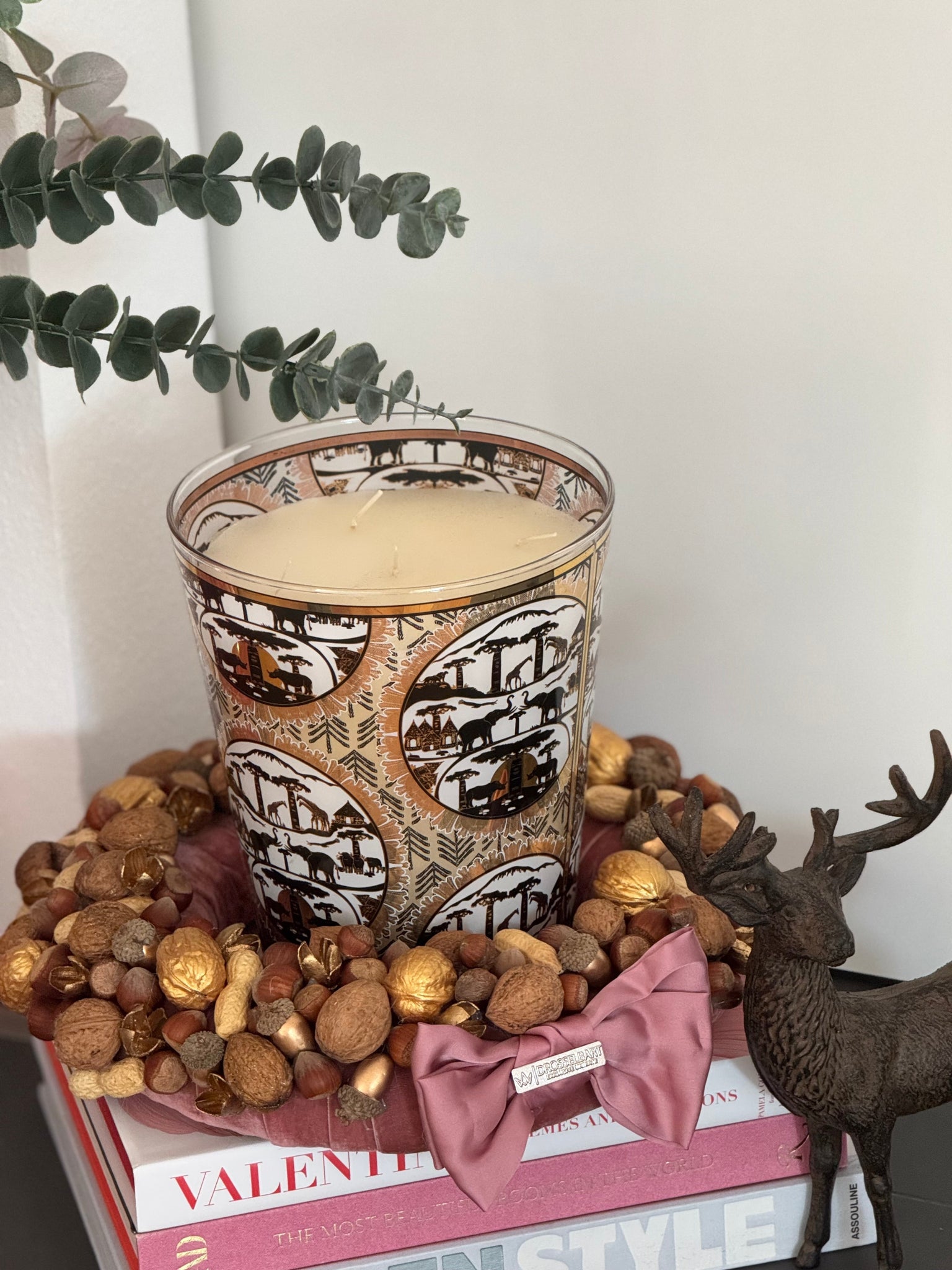 Kränze aus Nüssen, Schleifen und Samt für ein gemütliches Zuhause im Herbst