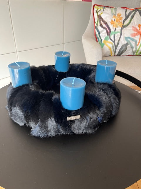 "Upcycling ....for luxury home !" blauer Adventskranz  als Jahresdekoration  -   Kaninchenfellkranz L