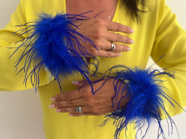 Federärmel am Handgelenk Armband aus Federn blau ....it`s all about feather