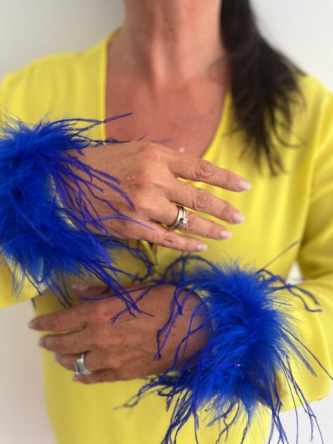 Federärmel am Handgelenk Armband aus Federn blau ....it`s all about feather