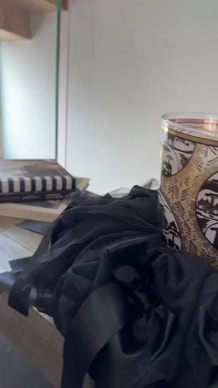 Couture Noir schwarzer Tüllkranz mit Schleifen in Bewegung – Unikat von Drosselbart Design
