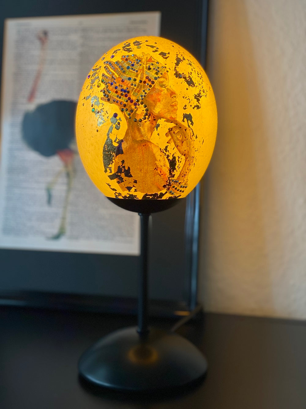 "Ei like Afrika"... Motiv Straußenei Lampe, verziert mit funkelnden Preciosa-Kristallen & Blattgoldfake